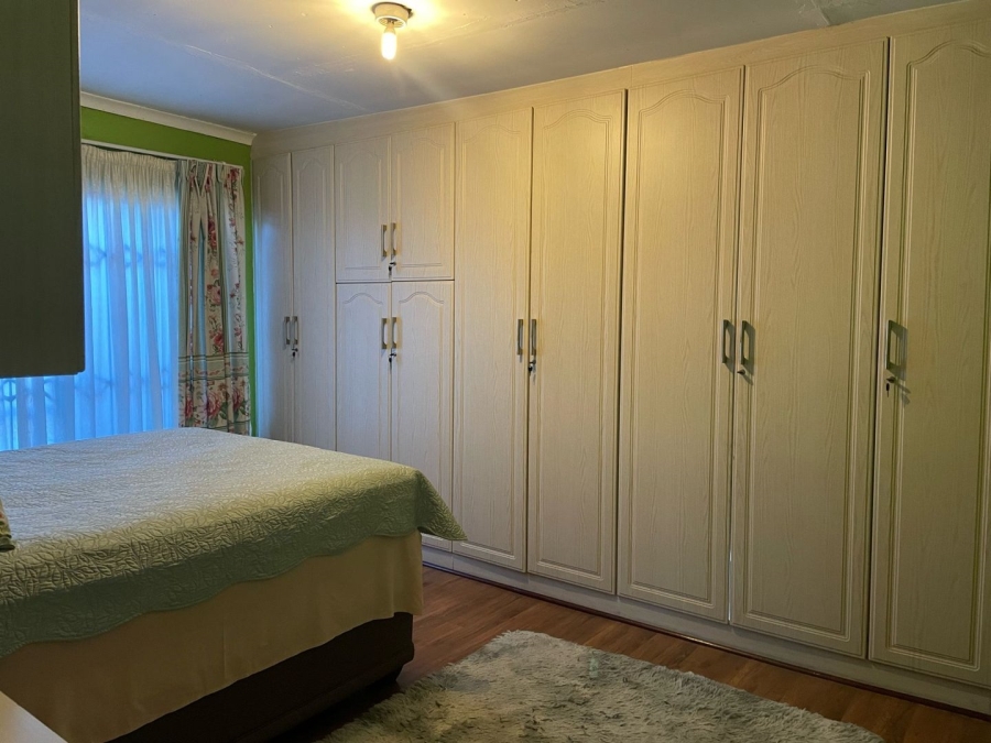 3 Bedroom Property for Sale in Molifi Tau Kloof Free State